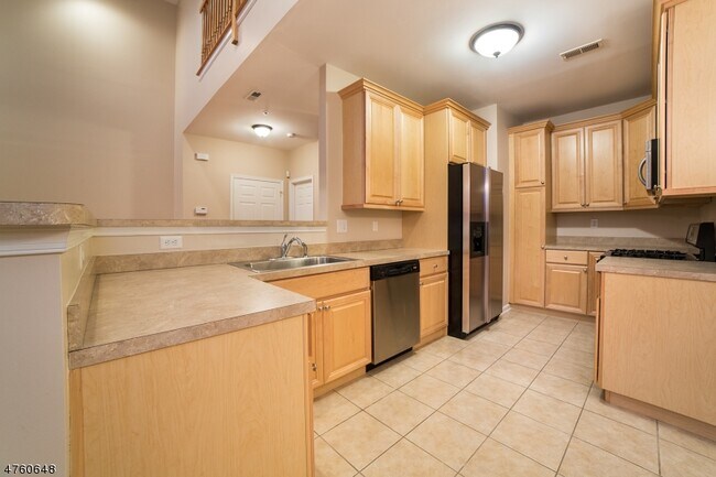 Building Photo - 36 Taft Ln