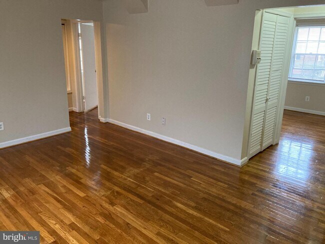 Foto del edificio - 3809 W St SE
