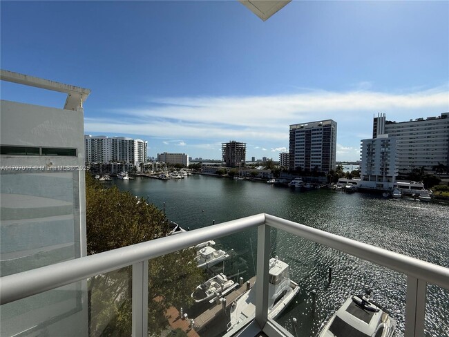 Foto del edificio - 7928 East Dr