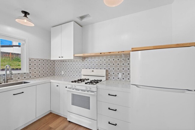 Building Photo - 108 Avenida Dolores