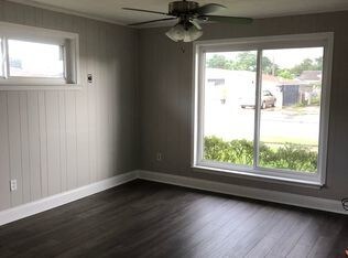 Foto del edificio - 1624 Dogwood Dr