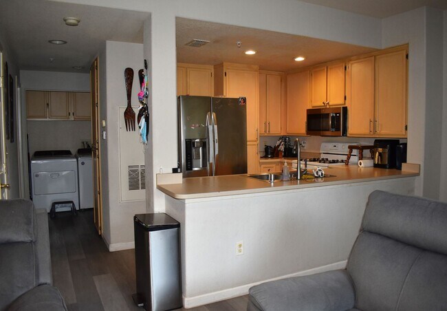 Foto del edificio - Resident Benefit Package Property