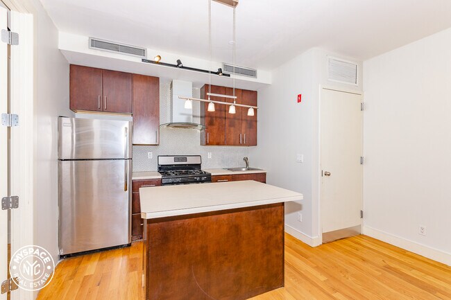 Building Photo - 26 Fayette St