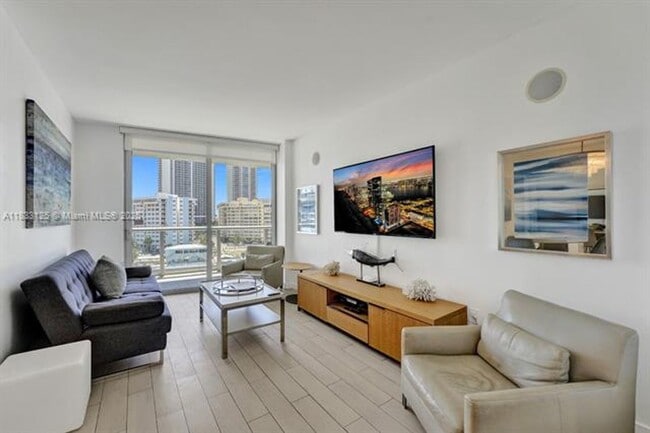 Foto del edificio - 2600 E Hallandale Beach Blvd