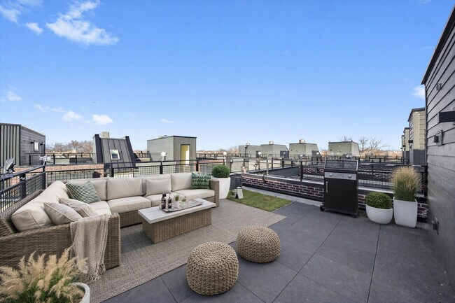 Foto del edificio - 4256 W Belmont Ave