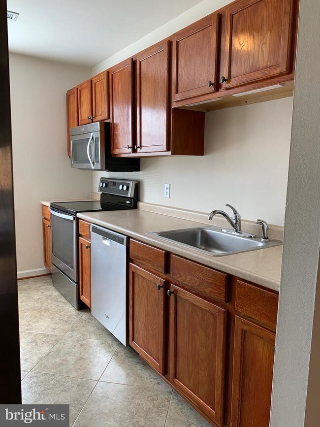 Building Photo - 2217 Hamway Dr