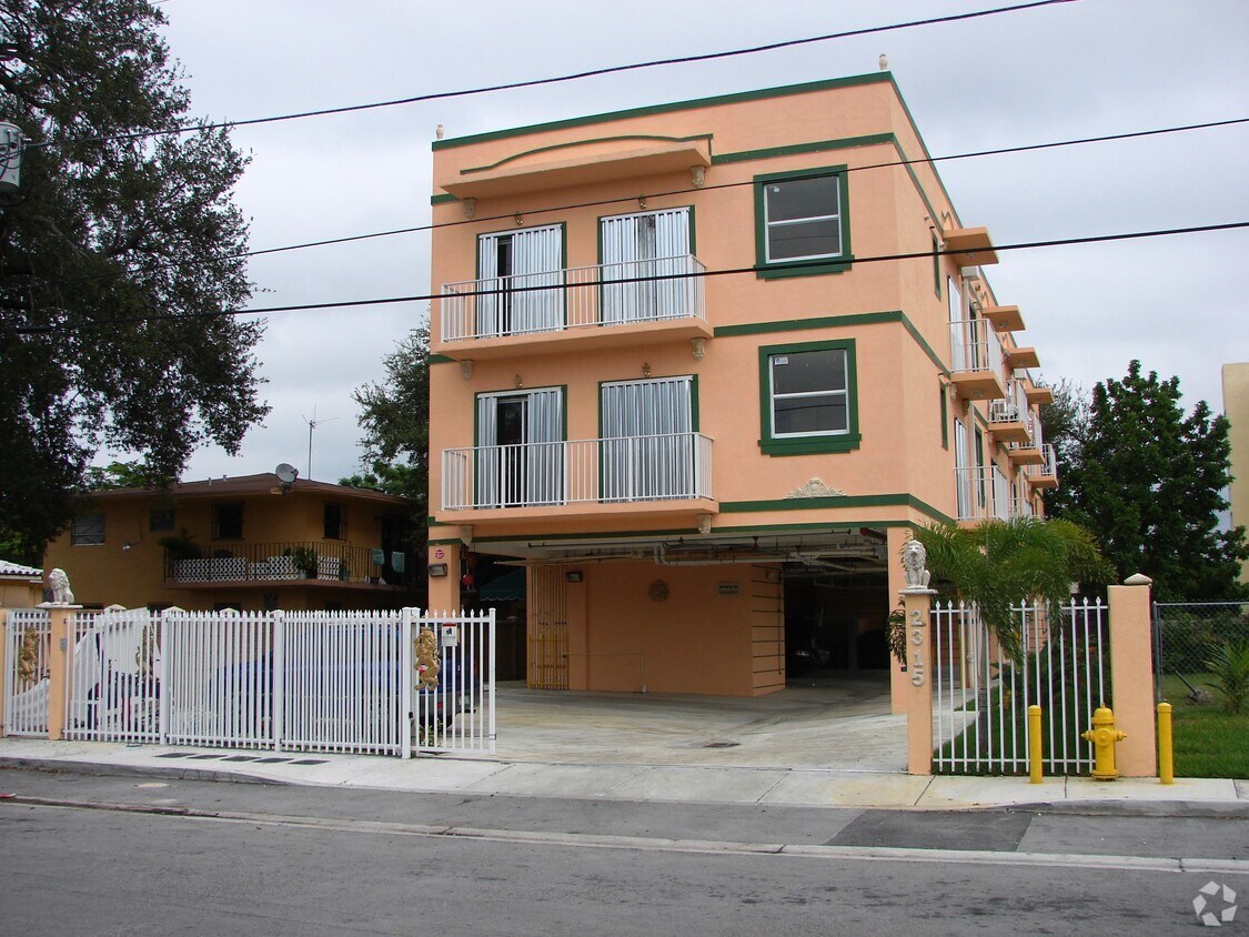 Building Photo - 2315 NW 24th Ct
