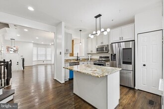 Building Photo - 10111 Tulip Tree Dr