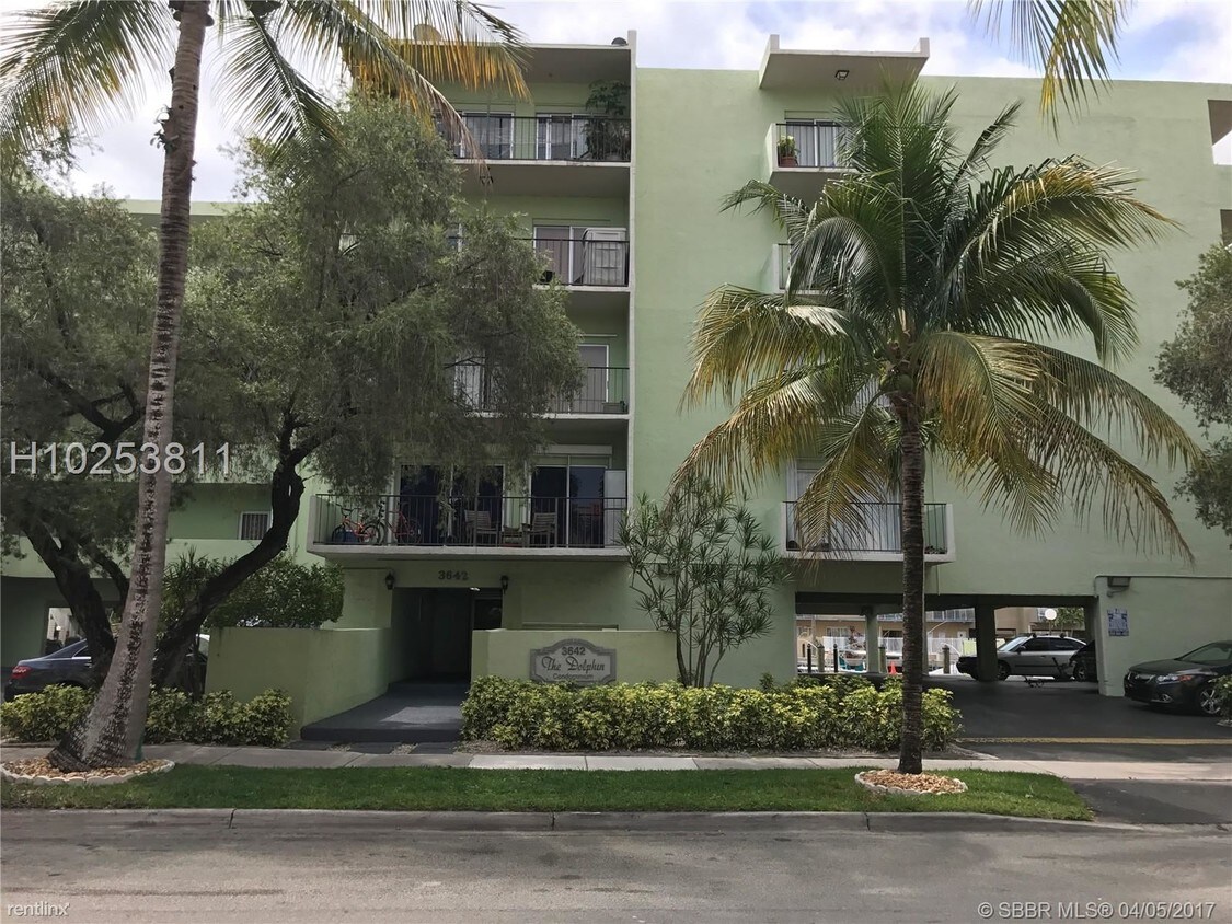 Foto principal - 3642 NE 171st St