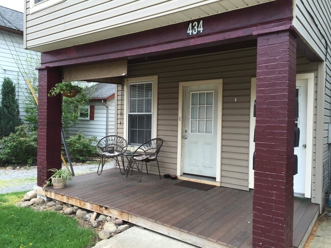 Porch to relax on - 434 Wayne St