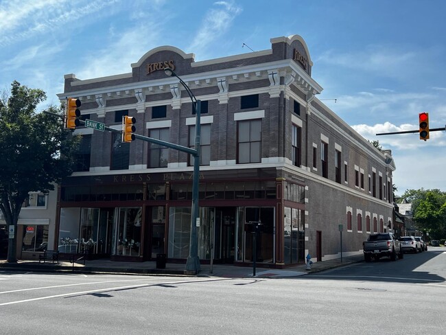 Building Photo - 300 S Main St