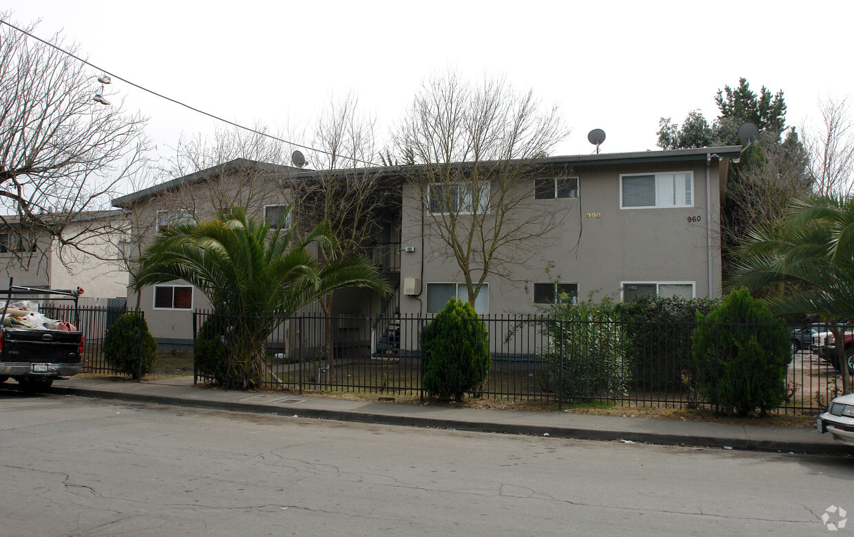 Primary Photo - 960 Sunset Ave