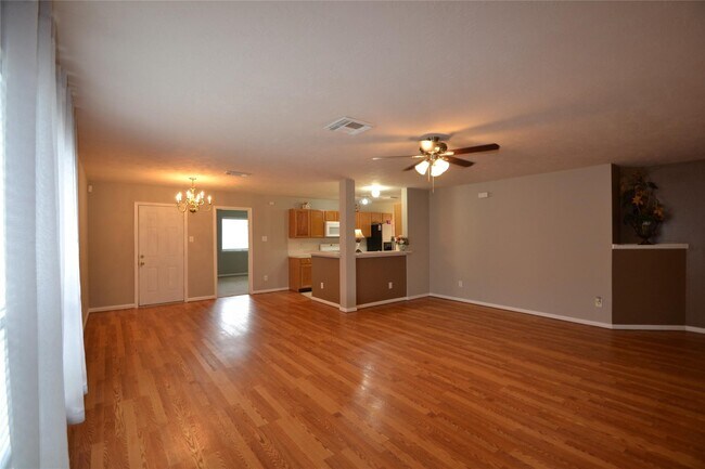 Foto del edificio - 5126 Riverwood Dr