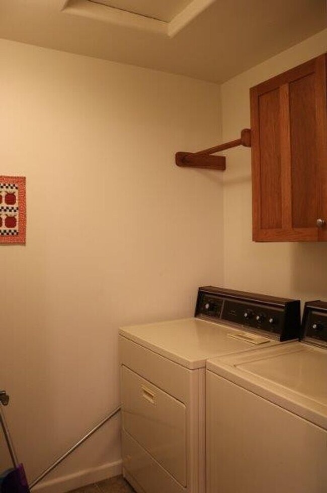 Foto del edificio - 3943 Walnut Dr