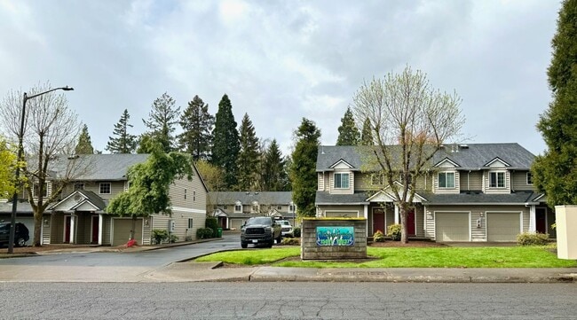 Renovated 2 Bedroom, 1.5 Bath Townhouse wi... - Renovated 2 Bedroom, 1.5 Bath Townhouse wi...