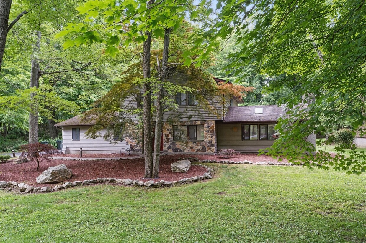 Primary Photo - 14 Lori Ln