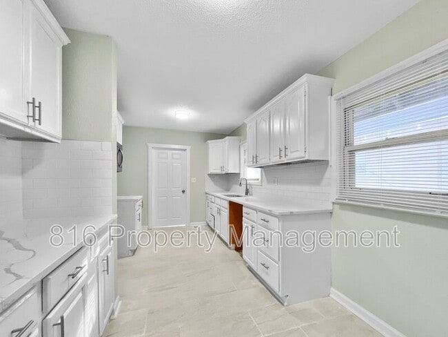 Foto del edificio - 2231 E 68th St