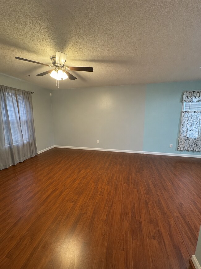 Sala de estar - 1006 Tuscaloosa St