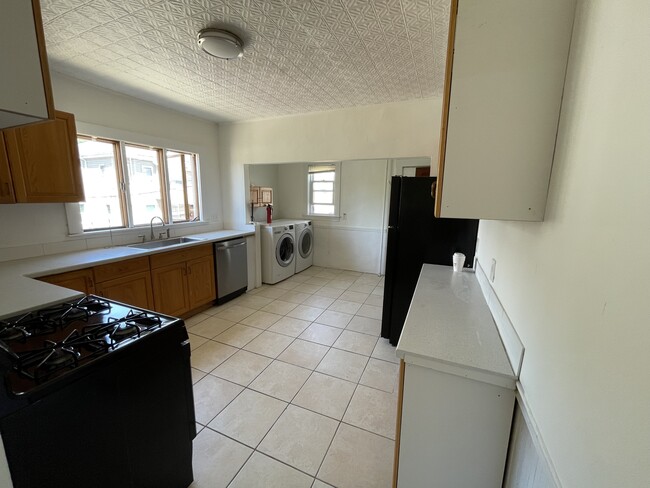 Building Photo - 151 Fellsway W
