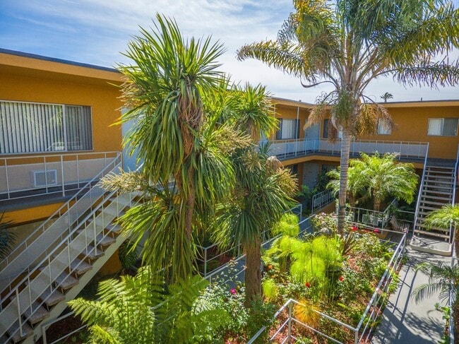 Foto del edificio - 1166 S. Crenshaw Blvd