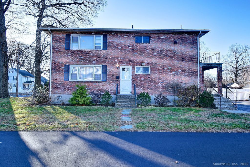 Primary Photo - 139 Phyllis Dr