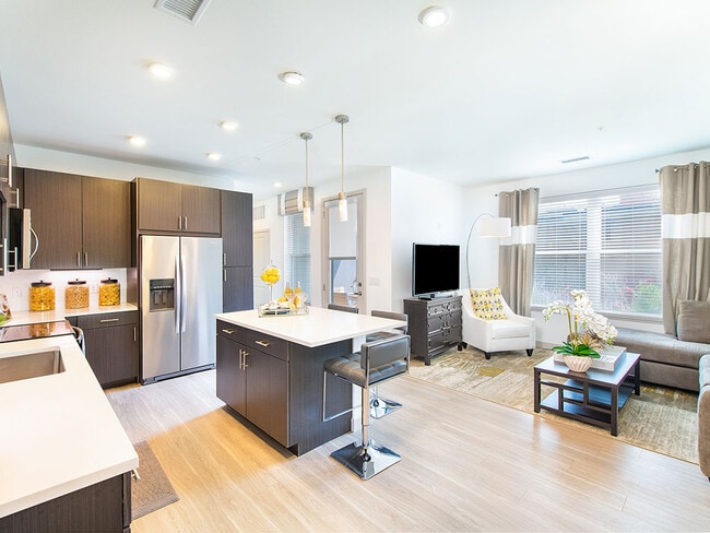 Building Photo - MAA Promenade