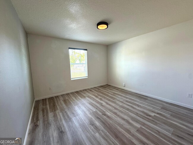 Building Photo - 217 Brooklet Cir