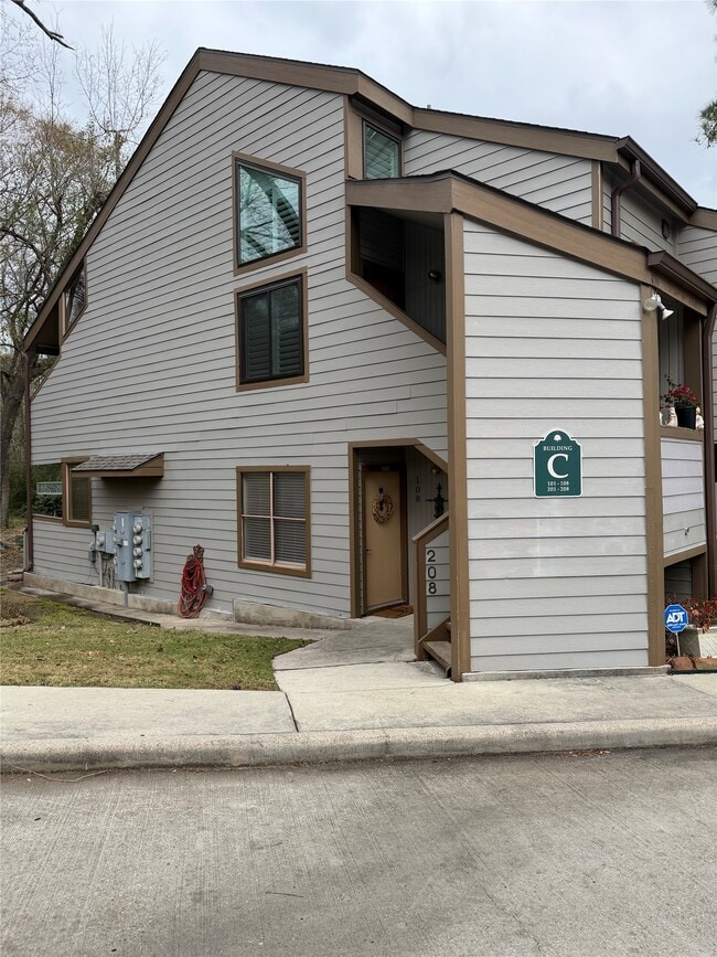 Building Photo - 3900 Aspen Dr