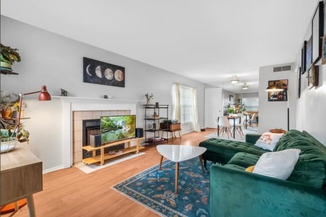 Building Photo - Beautiful 2 bedroom/2 bath Condo