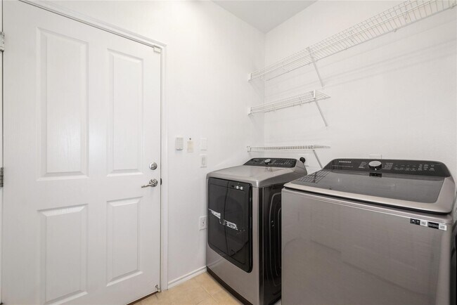 Foto del edificio - 13600 Breton Ridge St
