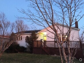 Building Photo - 121 Canada Dr