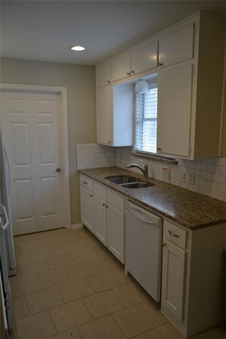 Foto del edificio - 7616 Parkwood Ln