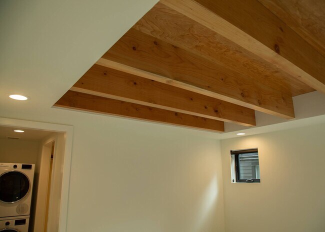 Building Photo - 1250 NE 96th St