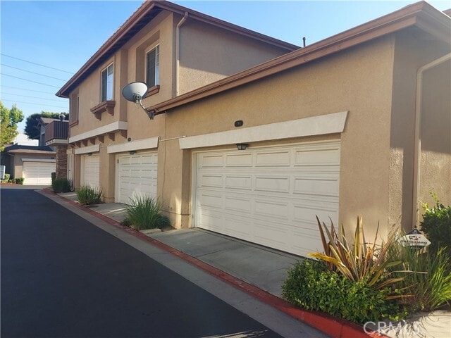 Building Photo - 17811 Cottonwood Ct