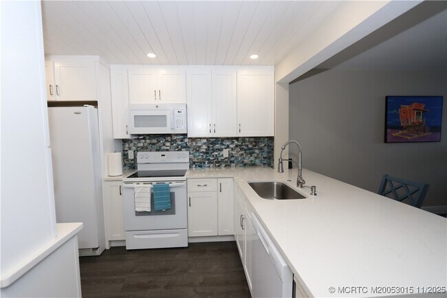 Building Photo - 7380 S Ocean Dr