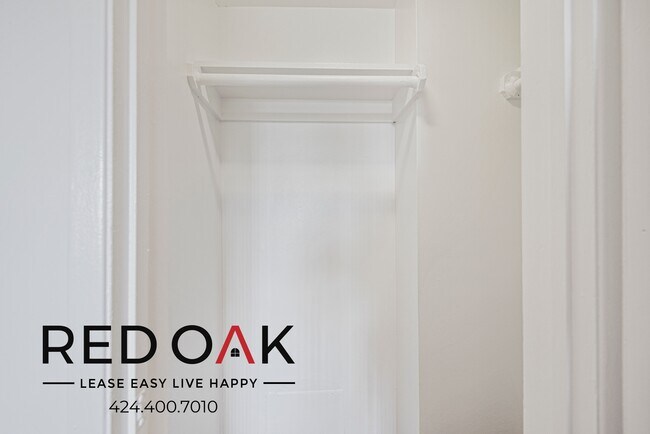 Foto del edificio - 6 Weeks FREE ~ Charming and Bright Studio ...