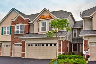 Building Photo - 1435 N Pinehurst Dr