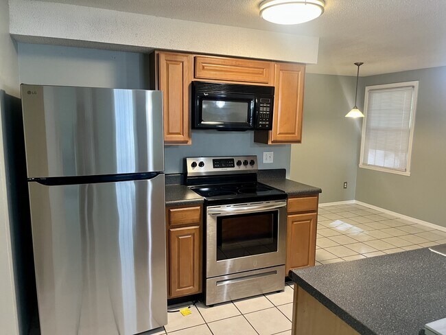 Foto del edificio - 5925 Tillery Dr