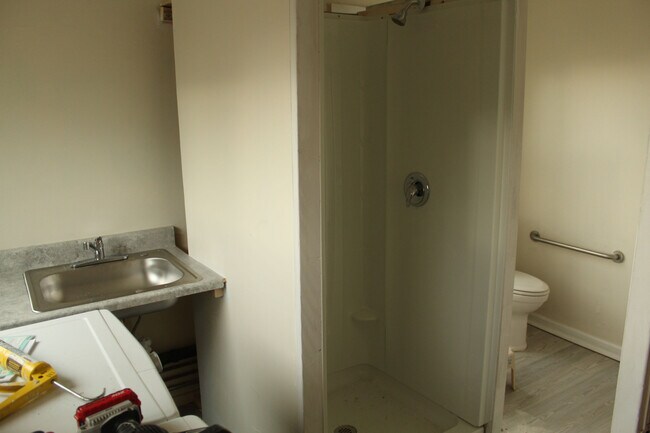 Building Photo - 58 Valley Ave