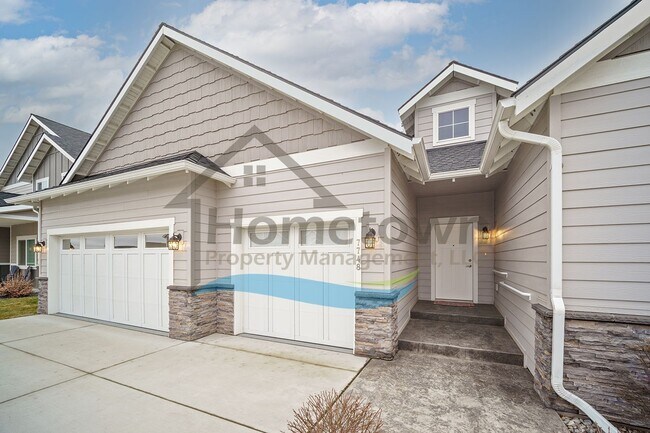 Foto del edificio - 3 Bedroom 2 Bathroom Home with Attached 3 Car Garage Available in Coeur d'Alene!