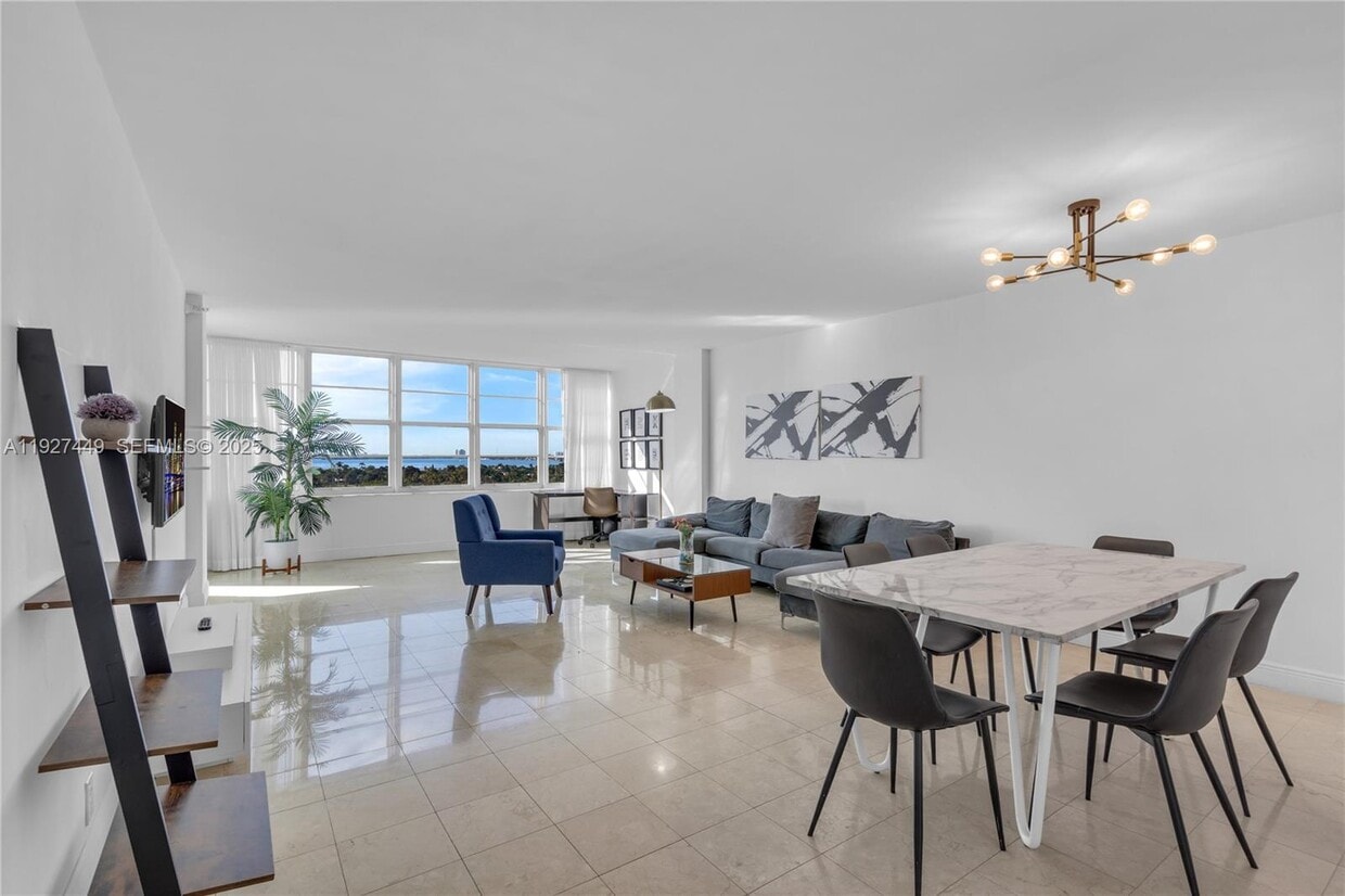 Foto principal - 5101 Collins Ave
