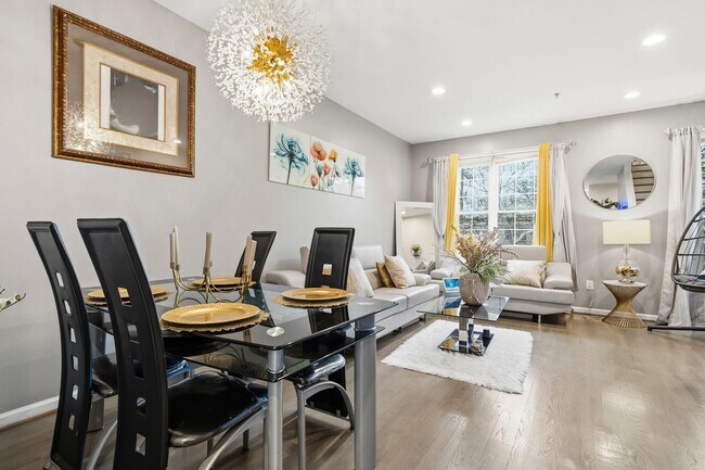 Building Photo - Spacious Updated 3BR Home with Converted Den