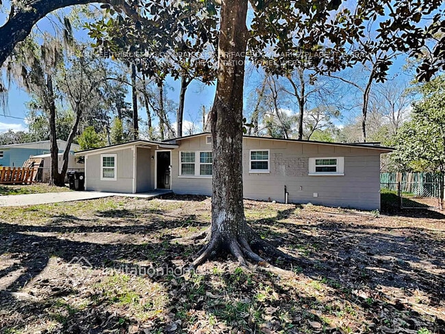 Building Photo - 347 Capella Rd