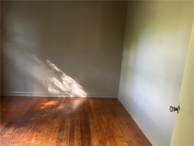 Building Photo - 122 S Bon Air Ave