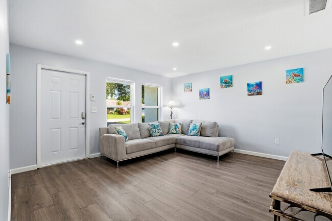 Foto del edificio - 4502 Parrot Ave