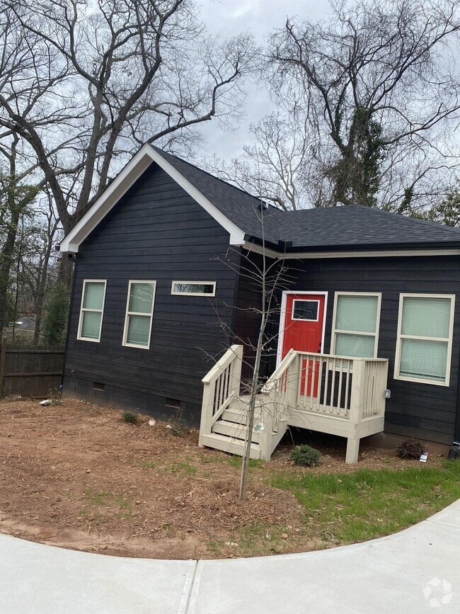 Building Photo - 48 Claire Dr SE