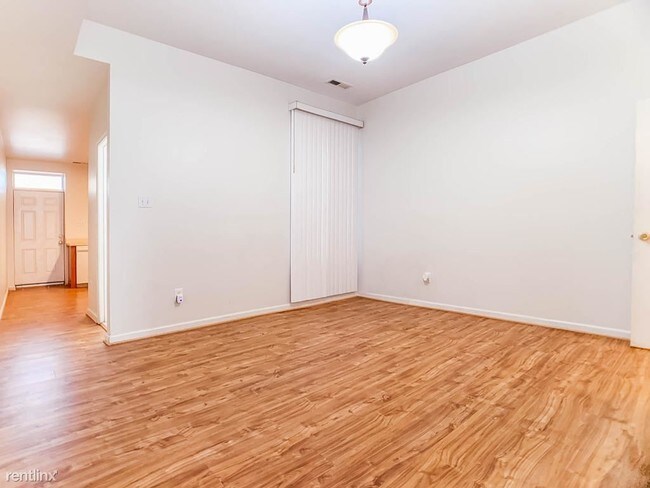 Building Photo - 4 br, 2.5 bath Townhome - 1842 W Fayette St.