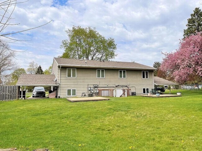 Foto del edificio - 5722 Ridgeway Dr