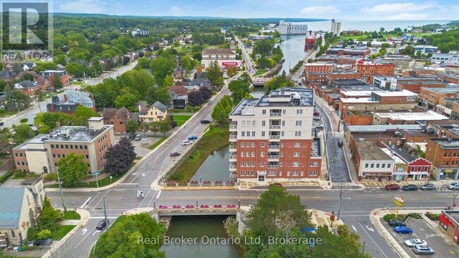 Photo du bâtiment - 80 9th St E