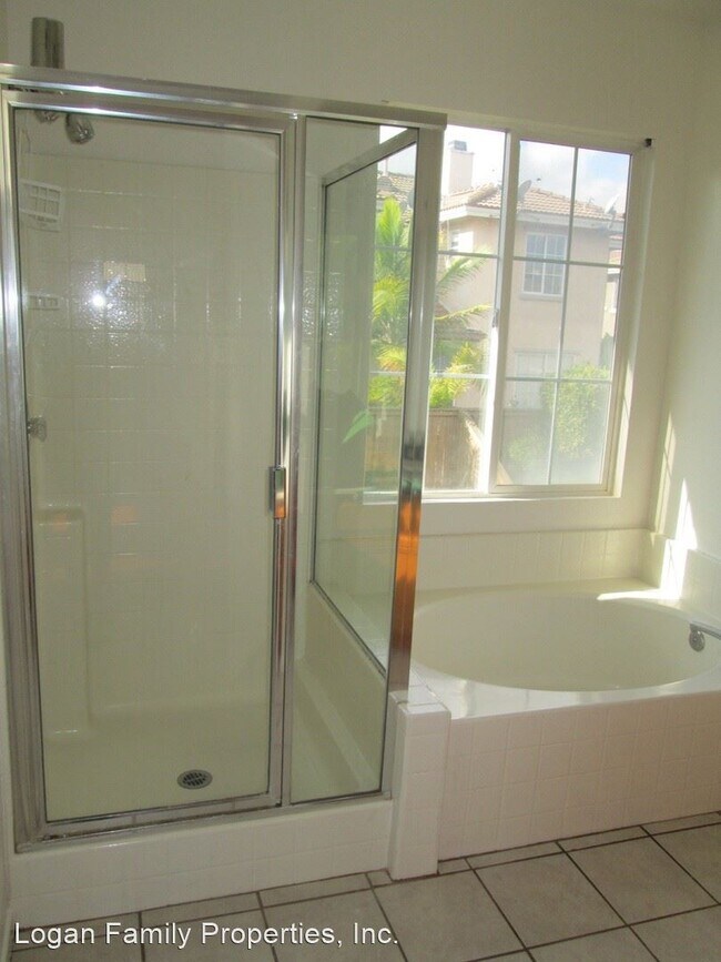 Building Photo - 3 br, 2.5 bath House - 11820-2 Cypress Can...